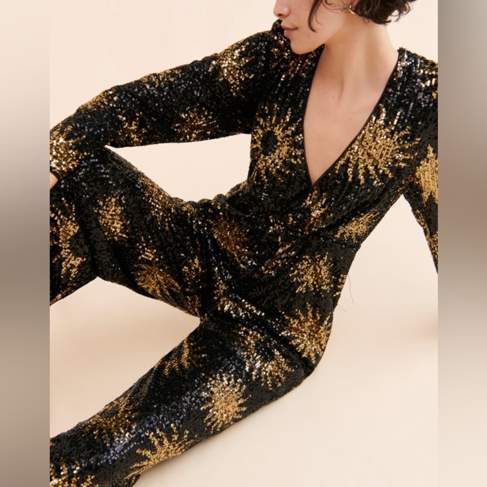 New NWT Farm Rio Sunny Mood Sequin Plunge Neckline Jumpsuit